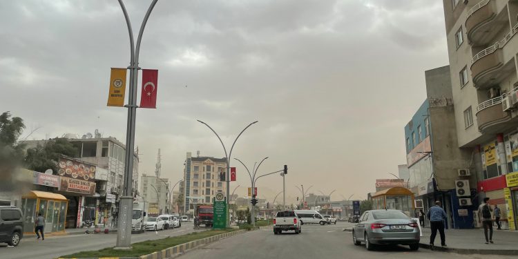 Cizre ve Silopi’de toz fırtınası