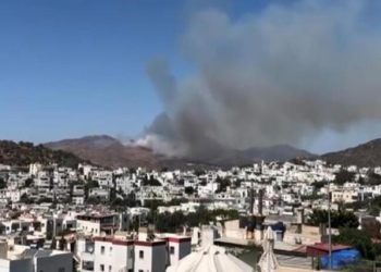 Bodrum’da yangın yerleşim yerlerine ilerliyor