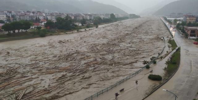 Ayancık’ta sel felaketi: En az 15 can kaybı Ayancık’ta sel felaketi: En az 15 can kaybı