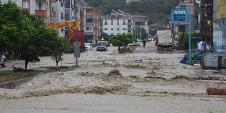 Sel sonrası elektrik kesintisi KOAH hastasının ölümüne sebep oldu Sel sonrası elektrik kesintisi KOAH hastasının ölümüne sebep oldu