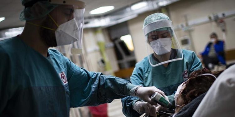 Van’da hastaneler yüzde 90 dolu: Tek silahımız aşı