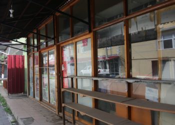 Kemalpaşa esnafı kepenk kapatıyor