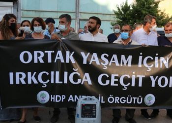 Irkçı katliama tepki gösteren 7 genç gözaltına alındı