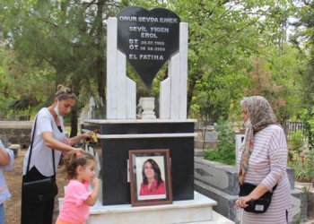 KESK kurucularından Erol mezarı başında anıldı