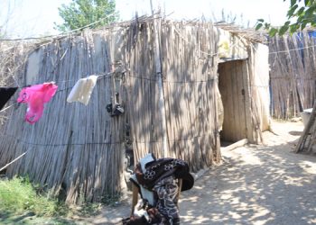 Karataş’taki tarım işçileri çadırlarından çıkarılıyor