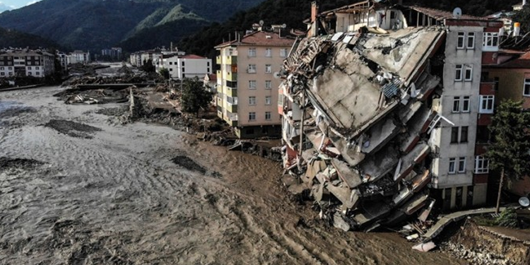 Sel felaketinde yaşamını yitirenlerin sayısı 82’ye yükseldi Sel felaketinde yaşamını yitirenlerin sayısı 82’ye yükseldi