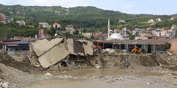Sel felaketinde can kaybı 81’e yükseldi Sel felaketinde can kaybı 81’e yükseldi