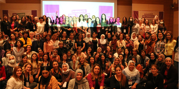 Yerel Yönetim Kadın Konferansı ‘Jin, Jiyan Azadî’yle son buldu Yerel Yönetim Kadın Konferansı ‘Jin, Jiyan Azadî’yle son buldu