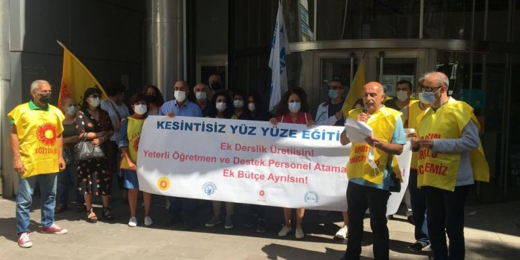 ‘Okullar salgın koşullarına uygun hale getirilmedi’