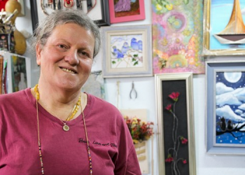 Sanatını kurslarla geleceğe taşıyor