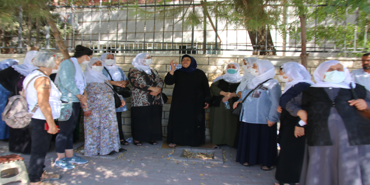 Barış Anneleri’nden Emine Şenyaşar’a dayanışma ziyareti Barış Anneleri’nden Emine Şenyaşar’a dayanışma ziyareti
