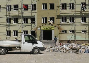 Van’da 800 öğrenci açıkta kaldı