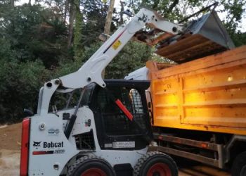 Validebağ Korusu’nda belediye döktüğü molozları geri topladı