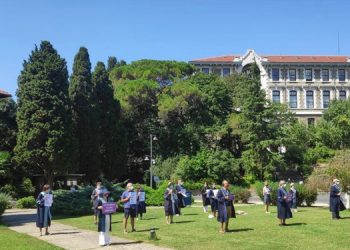 Akademisyenler bir kez daha rektörlüğe sırt döndü