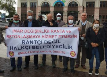 AKP’li Ordu Büyükşehir Belediyesi önünde imar protestosu