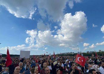 Aşı karşıtları İstanbul’da toplandı