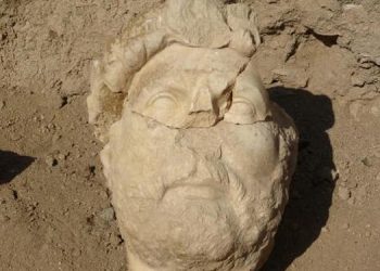 Aydın’da Roma İmparatoru Hadrianus’un heykelinin parçaları bulundu