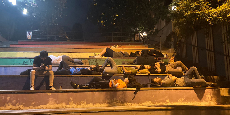 ‘Barınamayan’ öğrenciler: Verdikleri bursları da alıyorlar ‘Barınamayan’ öğrenciler: Verdikleri bursları da alıyorlar