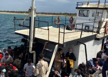 Çanakkale açıklarında 251 göçmen yakalandı