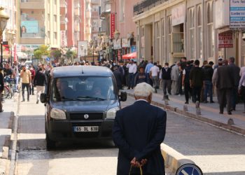 ‘Cebimizdeki para gün geçtikçe eriyor’