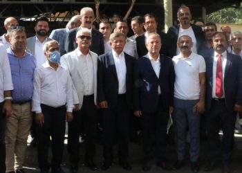 Davutoğlu, Diyarbakır 5 Nolu’nun önünde konuştu