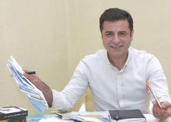 Demirtaş’tan Kürtçe kitap önerisi: Kürt çocukları anadillerinde okuyup yazamıyor