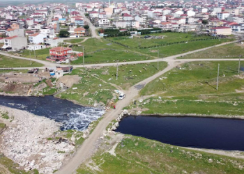 Çorlu Deresi’nden korkanlar göçüyor; yine simsiyah akıyor