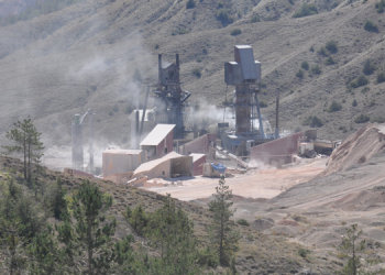 Gümüşhane’de köylülerden ‘fabrika dumanı’ tepkisi