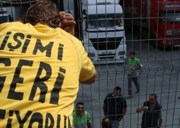 İşten çıkarılan oğlunu yalnız bırakmayan anne: Bize ekmek yoksa onlara da huzur yok