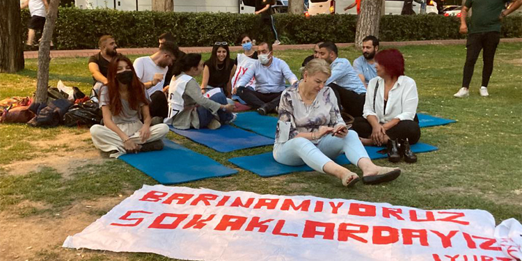İzmir ve Aydın’da barınamayan öğrenciler nöbette İzmir ve Aydın’da barınamayan öğrenciler nöbette