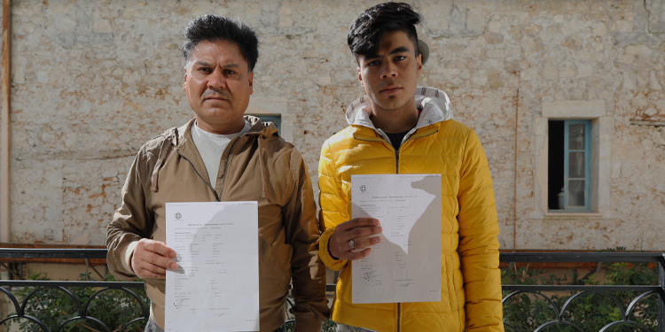 Kamerasını Yunanistan’da sıkışıp kalan mültecilere çevirdi Kamerasını Yunanistan’da sıkışıp kalan mültecilere çevirdi