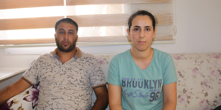 Kapılarına ‘Kürt Alevi defol’ yazılan aile endişeli Kapılarına ‘Kürt Alevi defol’ yazılan aile endişeli