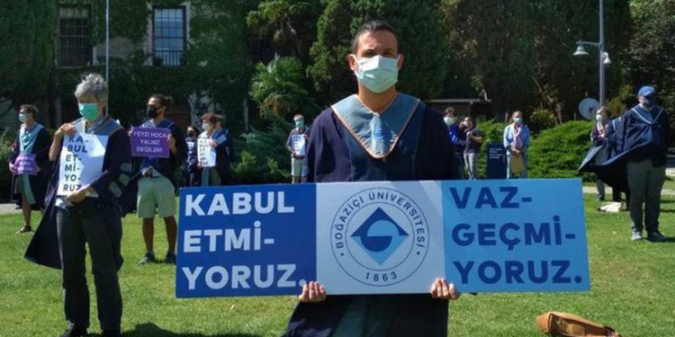 ‘Kayyım rektör’ Boğaziçi Üniversitesi’nde bir kez daha ders kapattırdı ‘Kayyım rektör’ Boğaziçi Üniversitesi’nde bir kez daha ders kapattırdı