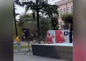 Mezuniyet töreninden seslendi: “Barınmak Hakkımız Alacağız!”