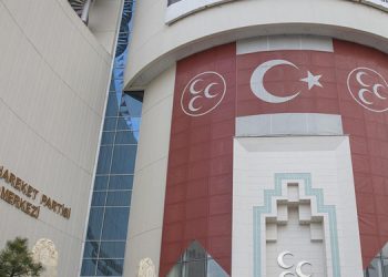 MHP’den 7 isime ihraç