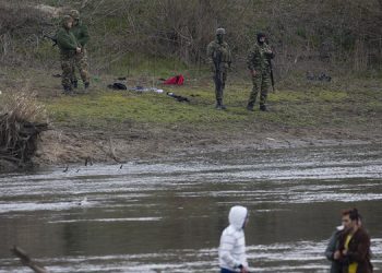 Mültecileri nehre atan askerler hakkında suç duyurusu