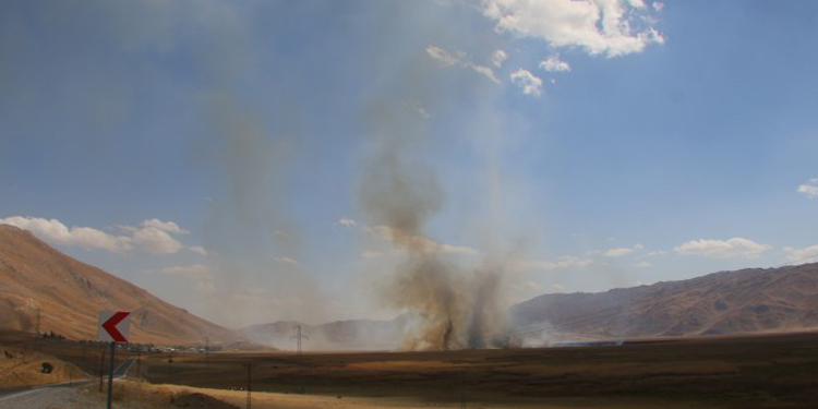 Nehil Sazlık’taki yangın kısmi olarak kontrol altına alındı Nehil Sazlık’taki yangın kısmi olarak kontrol altına alındı