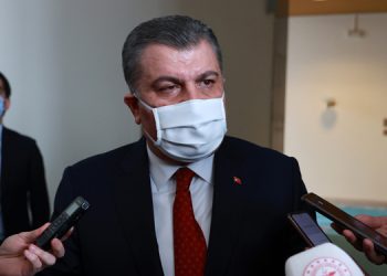 Sağlık Bakanı Koca’dan okullarda PCR taraması açıklaması