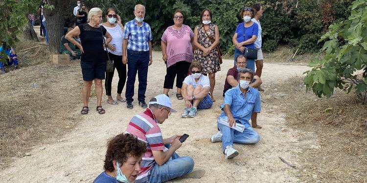 Validebağ’da halk iş makinelerini durdurdu Validebağ’da halk iş makinelerini durdurdu
