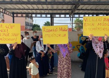 Velilerden okul önünde eylem