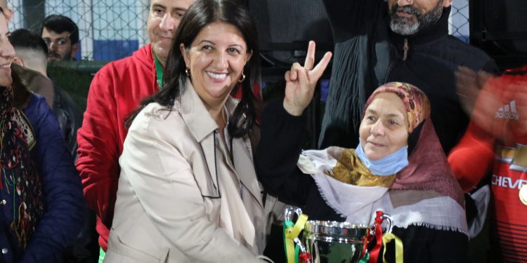 Deniz Poyraz turnuvasında konuşan Buldan: Deniz ölmedi, yaşıyor, yaşayacak!