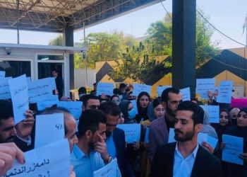 Hewlêr’de sözleşmeli öğretmenler eylemde Hewlêr’de sözleşmeli öğretmenler eylemde