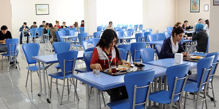 İzmir’de KYK yurdunda 100’e yakın öğrenci zehirlendi İzmir’de KYK yurdunda 100’e yakın öğrenci zehirlendi