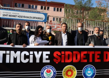Öğretmene şiddet protesto edildi