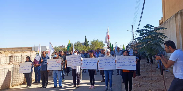 Amûdê’de Rusya üssü önünde protesto Amûdê’de Rusya üssü önünde protesto