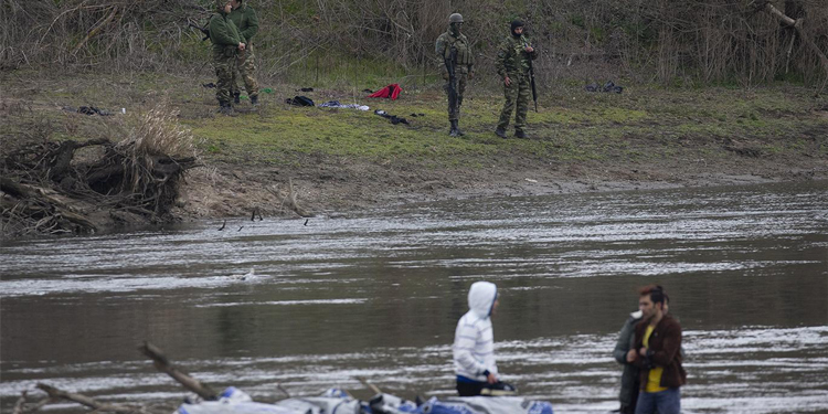 Askerlerin nehre attığı mülteciler için kayıp başvurusu Askerlerin nehre attığı mülteciler için kayıp başvurusu