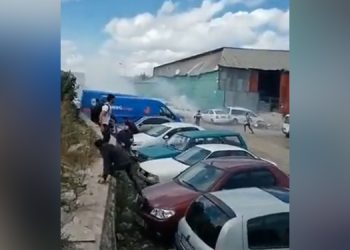 Atık kağıt işçilerinin deposuna polis baskını