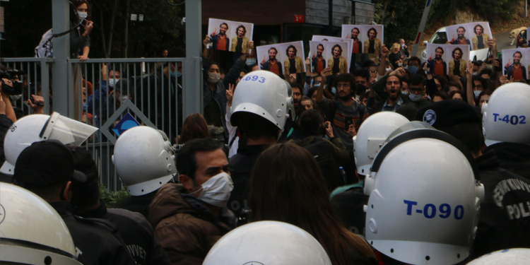 Gözaltına alınan 10 öğrenci serbest bırakıldı Gözaltına alınan 10 öğrenci serbest bırakıldı