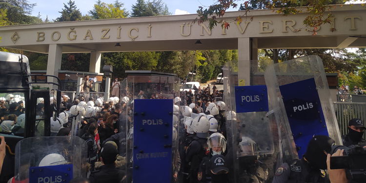 ‘Dünyanın En İyi Üniversiteleri’ sıralamasında Boğaziçi Üniversitesi 90 sıra gerileyerek 287. oldu ‘Dünyanın En İyi Üniversiteleri’ sıralamasında Boğaziçi Üniversitesi 90 sıra gerileyerek 287. oldu