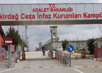 Çıplak aramaya karşı çıkan tutuklular darp edildi